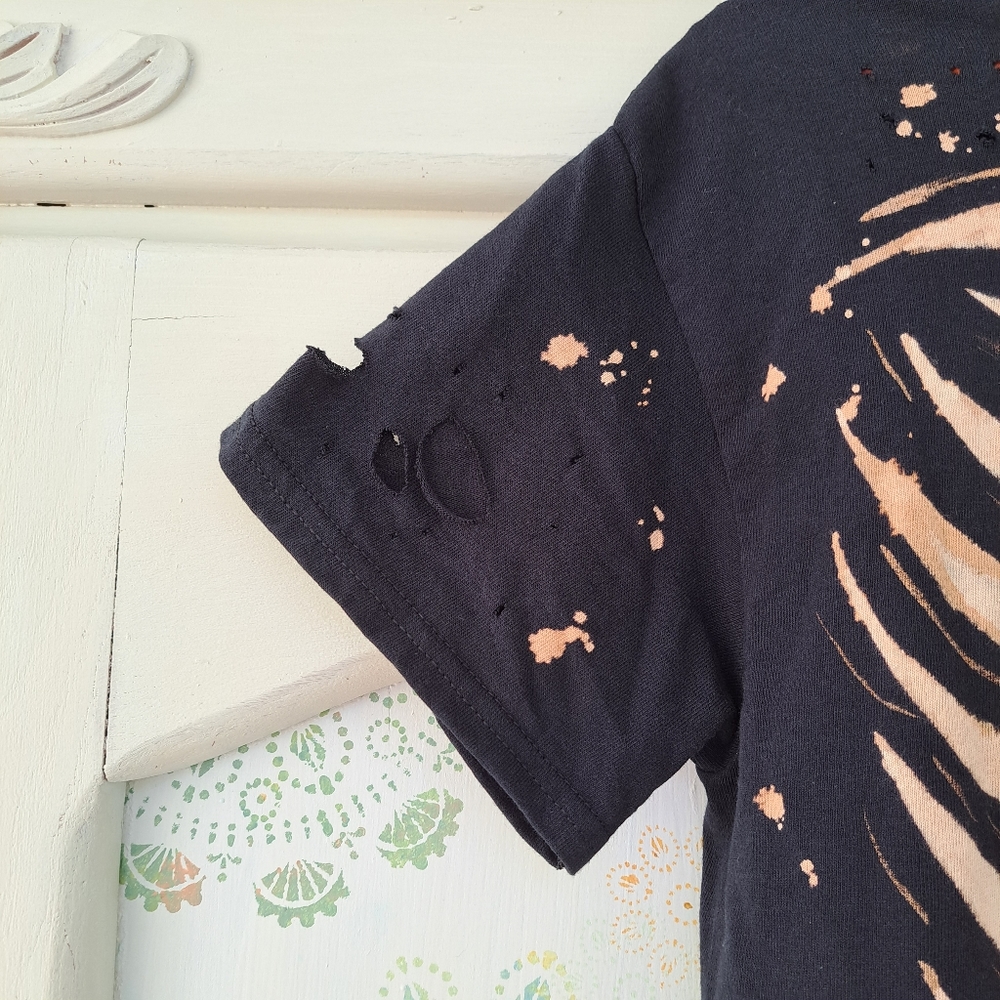 Skeleton Ribcage Shirt - Picture 4 of 6